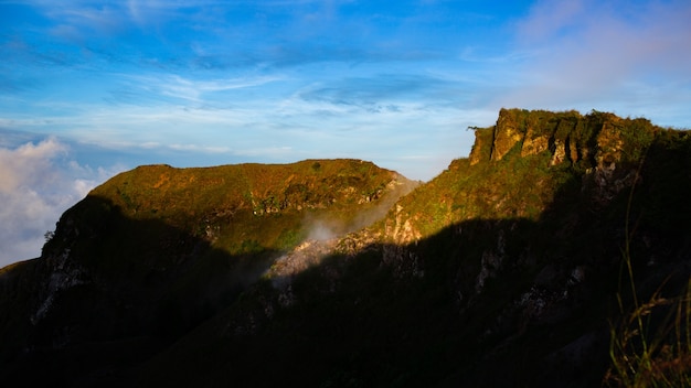 Krajobraz. Świt z widokiem na wulkan. Wulkan BATUR. Bali, Indonezja