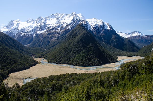 Krajobrazowy widok trasy Routeburn Kinloch w Nowej Zelandii