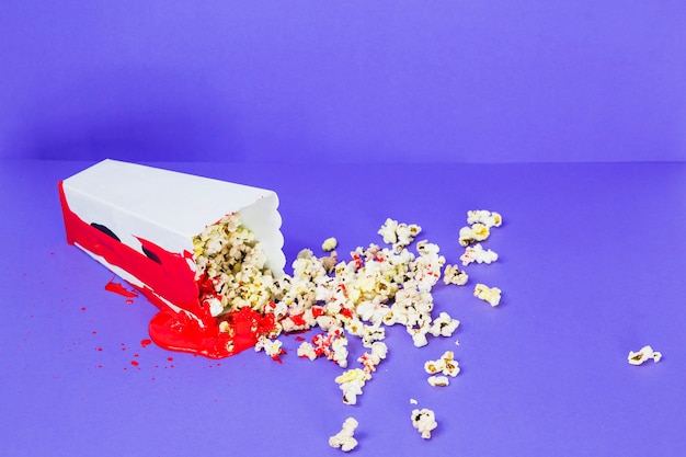Krwawy karton popcornu