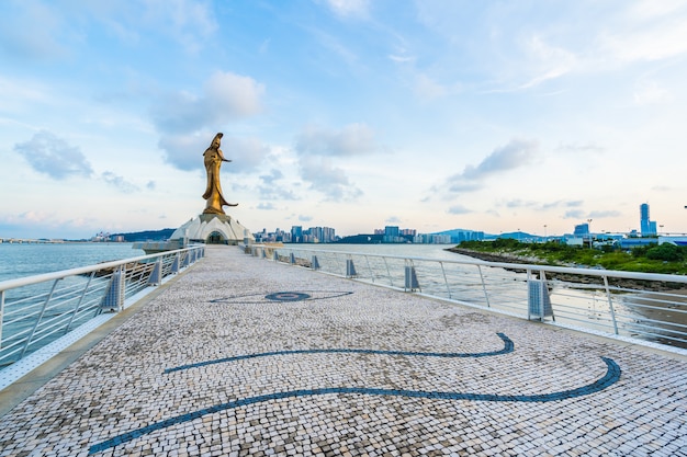 Bezpłatne zdjęcie kun iam statua punkt zwrotny w macau mieście