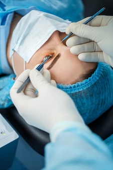 Laserowa korekcja wzroku. leczenie jaskry. technologie medyczne w chirurgii oka.
