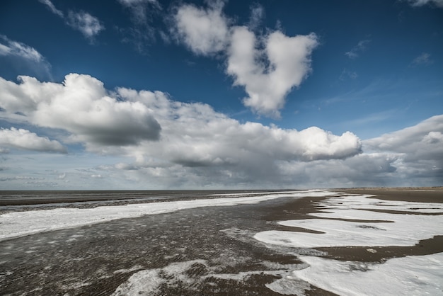 Lód na plaży w Danii