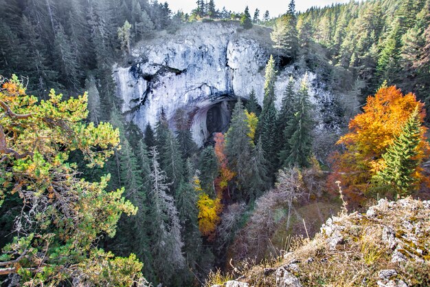 Łuki nazwane Wonder Bridges w górach Rodopy w Bułgarii