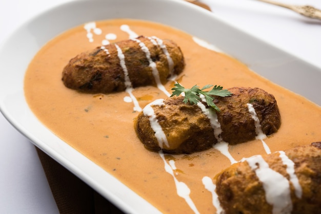 Malai kofta curry to specjalny przepis mughlai podawany w misce. selektywne skupienie