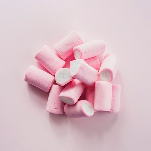 Bezpłatne zdjęcie mały stos marshmallows