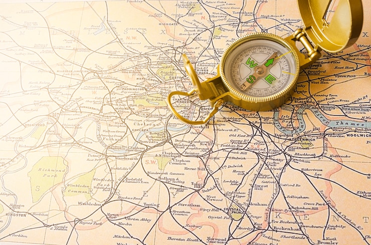 Bezpłatny plik Zdjęcie mapa kompasu i anglii z bliska
