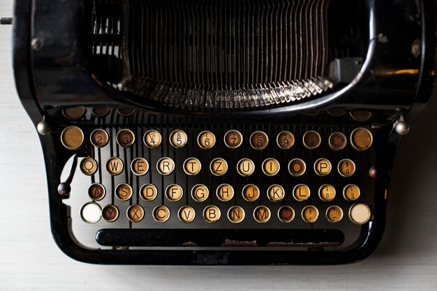 Maszyna retro do pisania w starym stylu