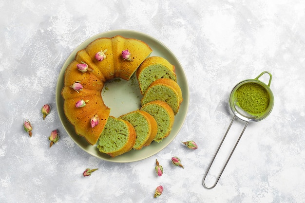 Matcha Zielonej Herbaty Bundt Ciasto Na Szarym Kamieniu Widok Z Góry Kopiowanie Miejsca