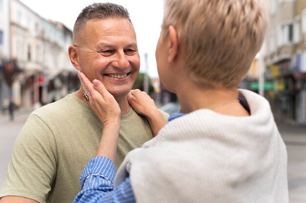 Mąż i żona mają miłą randkę