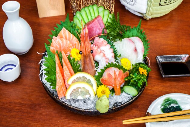 menu zestaw surowych ryb sashimi