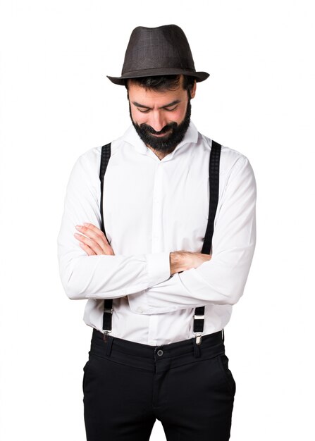 Mężczyzna hipster z brodą patrząc w dół