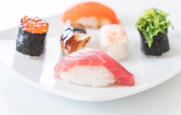 Mieszany zestaw sushi