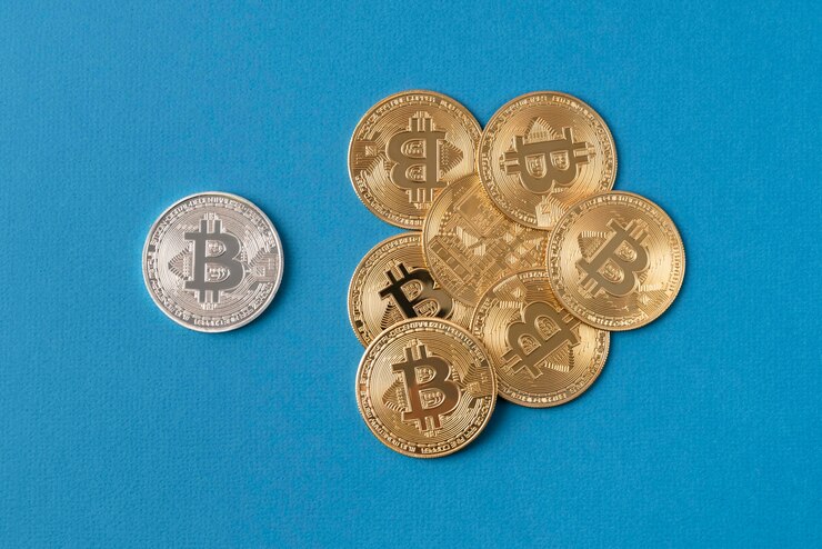 Bezpłatny plik Zdjęcie minimalistyczna aranżacja martwej natury z kryptowalutą