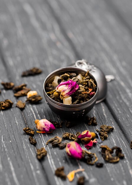 Miska kątowa z ziołami na herbatę