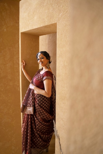 Młoda Indyjska Kobieta Nosi Sari