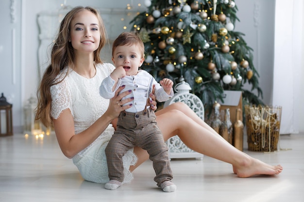 Młoda Matka, Grając Z Cute Baby