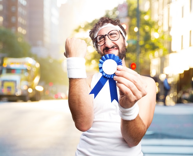 Bezpłatne zdjęcie młody człowiek szalony sport. happy wypowiedzi