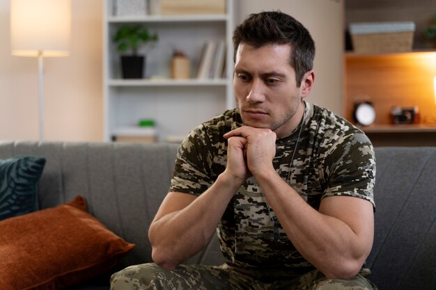 Młody żołnierz dotknięty efektem ptsd