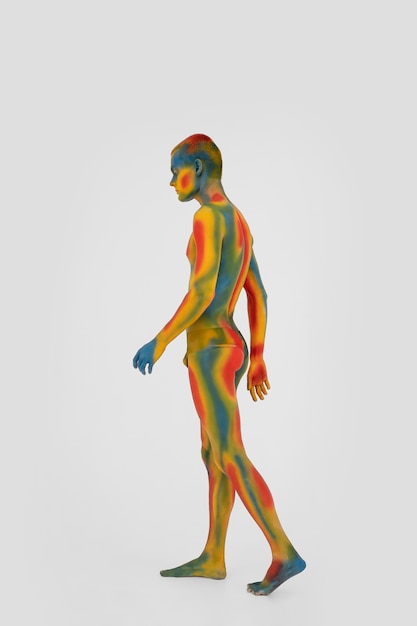 Bezpłatne zdjęcie model mężczyzna pozuje z kolorowym malowaniem ciała