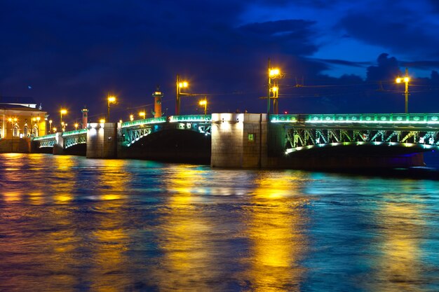 Most Pałacowy w nocy