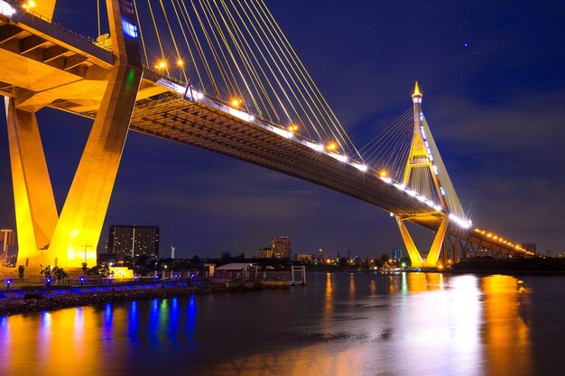 Most wiszący Bhumibol w Tajlandii