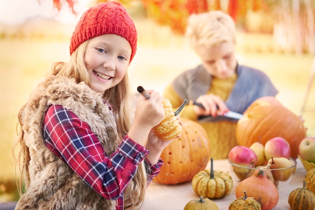 Bezpłatne zdjęcie najlepszy czas dla niej to halloween