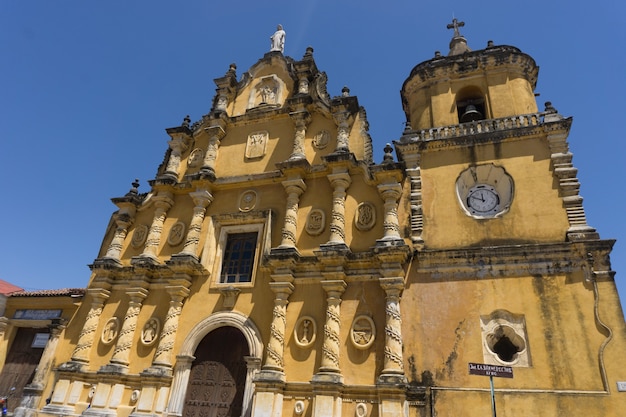 Największa katedra ameryki środkowej w leon w nikaragui.