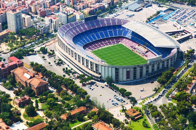 Największy stadion w Barcelonie od helikoptera. Katalonia