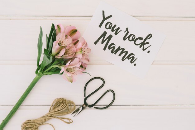 Napis rock mama z kwiatami