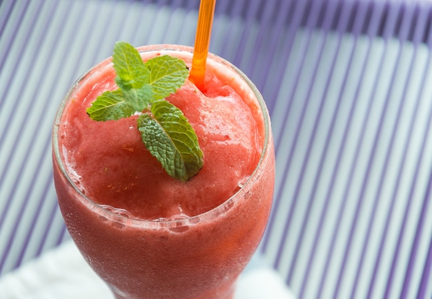 Bezpłatne zdjęcie napój owocowy różowy napój truskawka