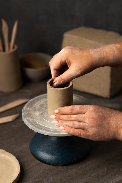 Narzędzia ceramiczne i garncarskie martwa natura