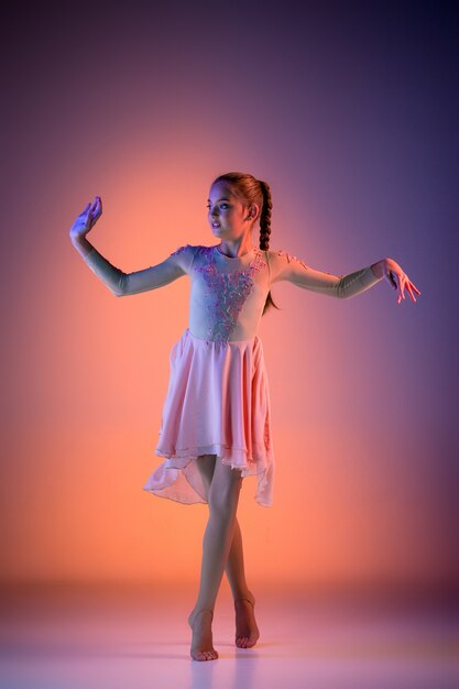 nastolatka nowoczesna tancerka baletowa