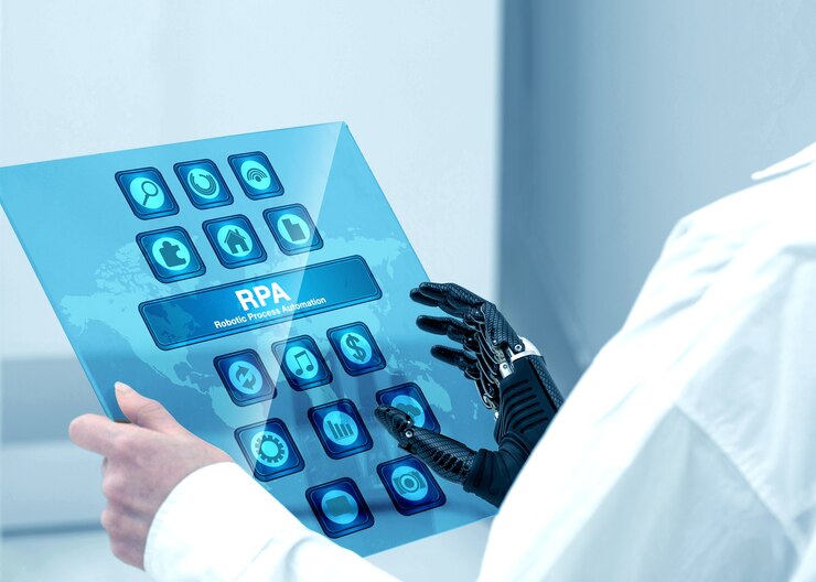 Bezpłatny plik Zdjęcie naukowiec używający robotycznej ręki