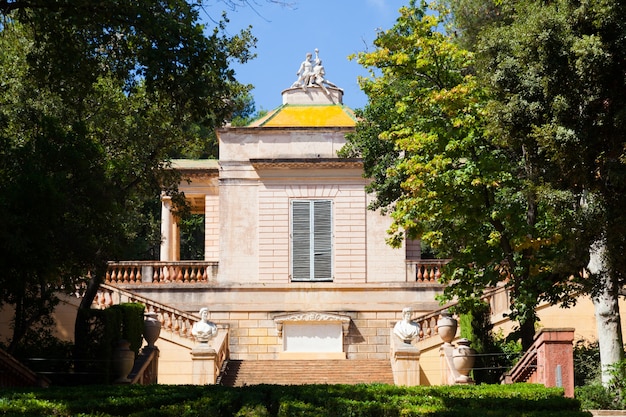 Neoklasycystyczny pawilon w Parc del Laberint de Horta