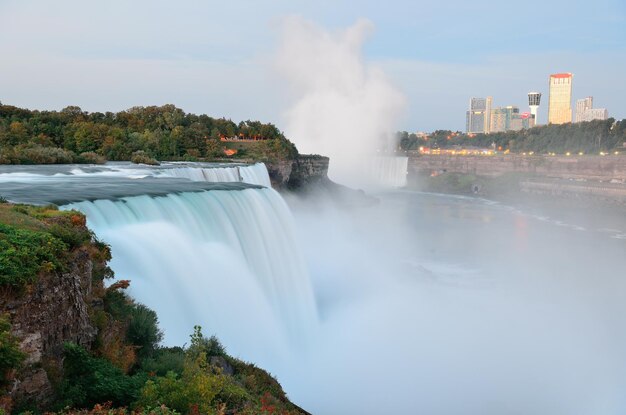 Niagara Falls wschód słońca w porannym zbliżeniu