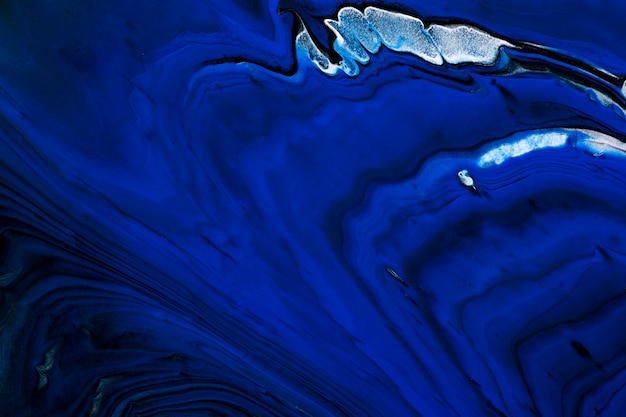 Niebieski płynny marmur tło abstrakcyjna płynna tekstura sztuka eksperymentalna