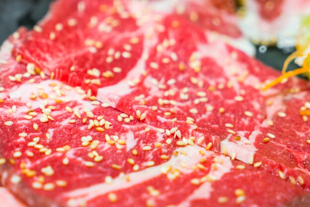 Niegotowane surowe świeże mięso wołowe.