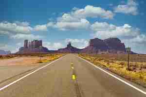 Bezpłatne zdjęcie niesamowite ujęcie oljato–monument valley w stanie utah, usa