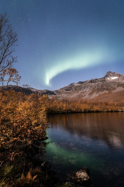 Niesamowity pokaz zorzy polarnej