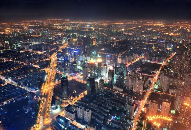 Nocny widok z lotu ptaka w Szanghaju