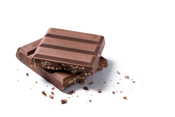 Bezpłatny plik Zdjęcie nougat czekoladowy z ryżem na boże narodzenie na białym tle