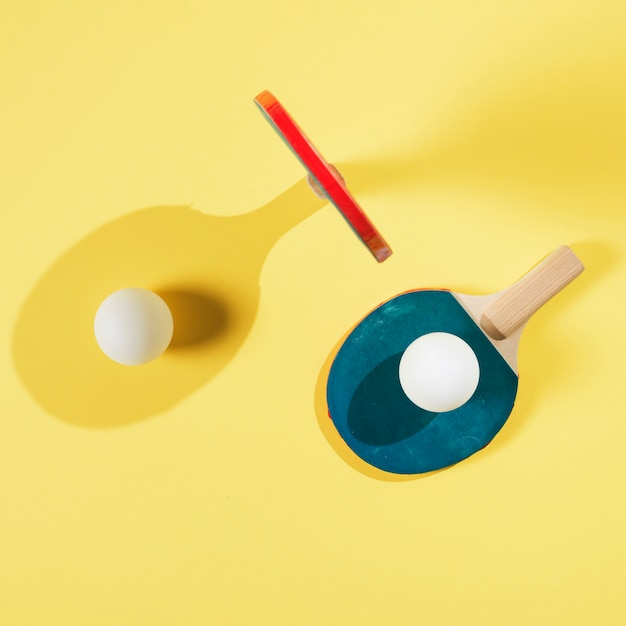 Bezpłatne zdjęcie nowoczesna kompozycja sportowa z elementami ping ponga