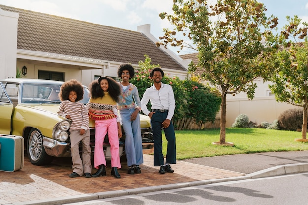 Bezpłatne zdjęcie nowoczesne rodziny w stylu retro