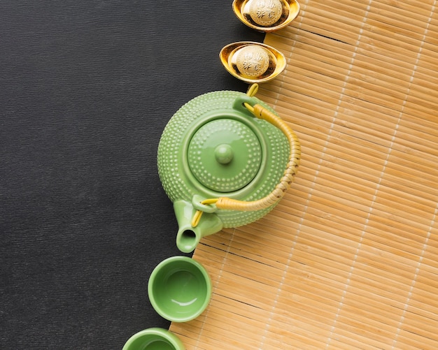 Bezpłatne zdjęcie nowy rok chiński 2021 ładny zielony czajnik i filiżanki