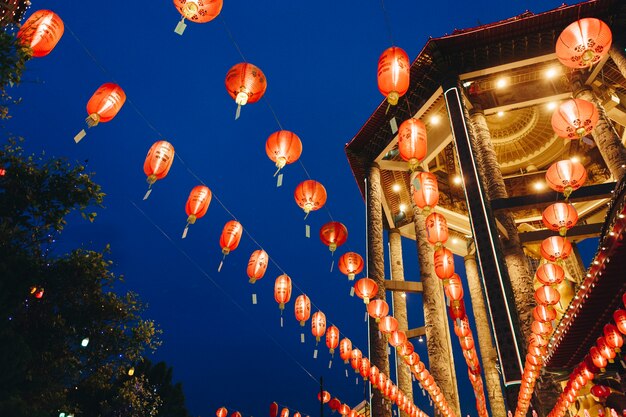 Obchody chińskiego festiwalu latarni