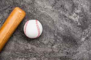 Bezpłatne zdjęcie odgórny widok baseball i nietoperz z kopii przestrzenią