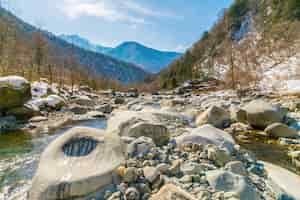 Bezpłatne zdjęcie odkryty onsen, japonia