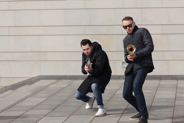 Odtwarzacz trąbki i gitarzysta