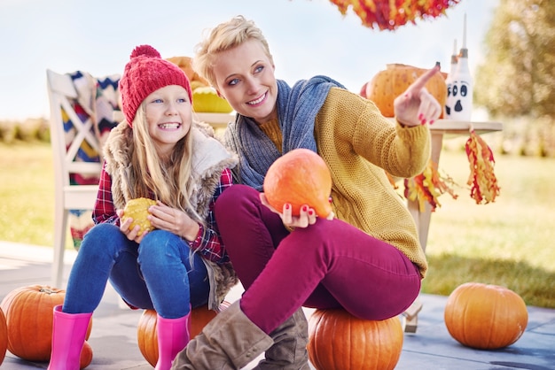 Bezpłatne zdjęcie oglądanie, jak wyglądają dekoracje na halloween