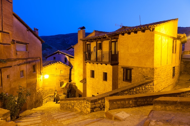 Ogólny widok Albarracin wieczorem